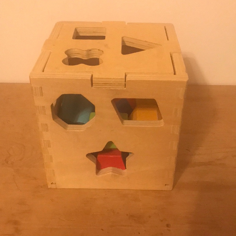 Block sorting toy
